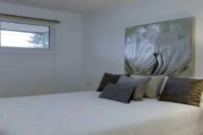 Image de Comfortable Room with shared bathroom and kitchen in the heart of the city.