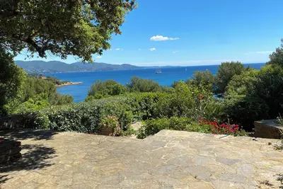 Image de Gaou Bénat-Bormes les Mimosas, Maison vue mer, 10 min à pied de la plage, 8 lits