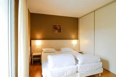 Image de Scenic Retreat near Lake Geneva, Jura forests and Mont Blanc
