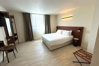 Image de 2 units on Prime location near top circuits, close to local attractions