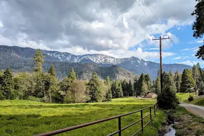 Image de The Sequoia Time Capsule: Spa, Walk 2 Giant Sequoias, River, Fish, Bike, Saloon