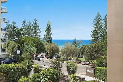 Image de Joanne Apartments - ocean views from ground floor modern apartment.