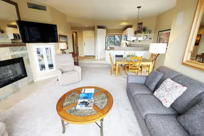 Image de 1 Bd, 1 Ba First Floor Condo at Mt Bachelor Village