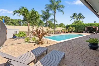 Image de Stunning Waterfront 3bd/2ba Home w/ Heated Pool- 1 Mile from Beach!