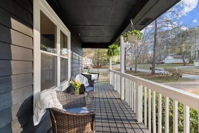 Image de Come in and Cozy up or watch the sun rise. 5-bedroom house in Douglasville