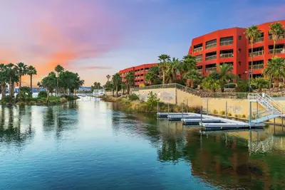 Image de 3 Bdr Riverfront Resort w/pool, spa, dock & launch!