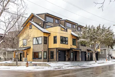 Image de New! Downtown Whitefish condo private hot tub & Ev charging