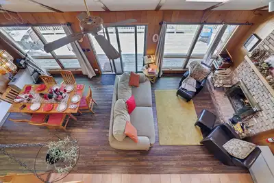 Image de Hideout Cottage-Spacious Sleeps 13+Big Deck+Smart TVs+Fire Pit+Game+Kayaks+Bikes