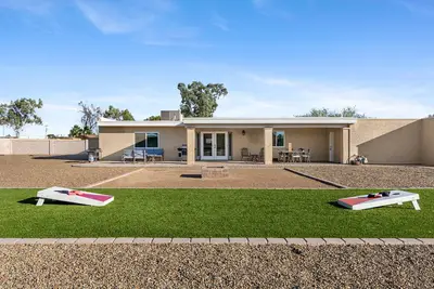 Image de Cactus Landing - Scottsdale Home, 1 Dog Ok fenced yard, walk to Cactus Park and Pool