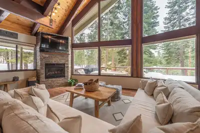 Image de Chamonix Bliss- Stylish and serene 3br Tahoe Donner, 8 guests.
