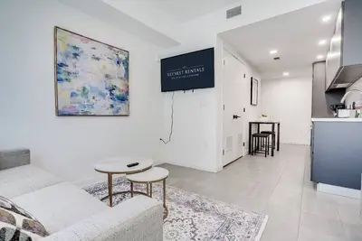 Image de Elite Studio Condo with Balcony and City Views