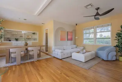 Image de 10 Minutes From Beach! Game Room, Backyard, KingBed