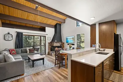 Image de The Ideal Retreat - Tahoe, Tennis, Swimming Pool, & More