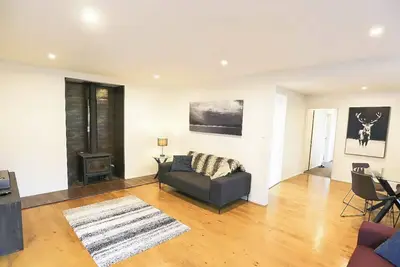 3-bedroom house in wonderful Hanmer Springs stunning mountain views with WiFi