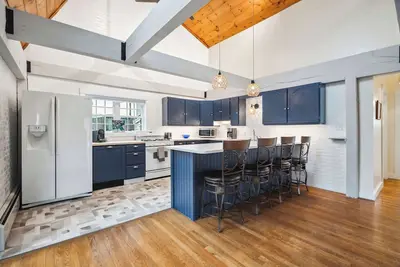 Image de Beach Plum Cottage Steps to Beach Loft Ac