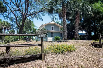 Image de The Fort; New to Market! 4br w/Golf Views, Wildlife, Close to Beach, Whaleys & Marina