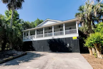 Image de Knot in Kansas; Pet-Friendly, Sleeps 10, 1 Block to Beach, Firepit & Ping-Pong