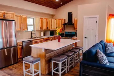 Image de Rustic Haven- Heated Pool Open, Hot tub, Ev, Spa, Wheel Chair & Privacy