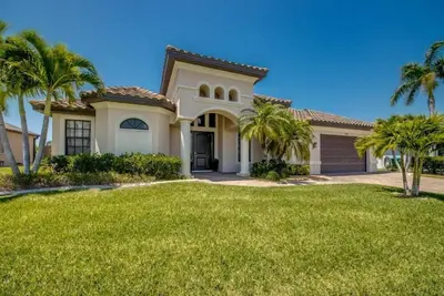 Image de Modern west-facing villa on 2319 sqm, for up to 8, with canal and golf access, perfect sunsets.