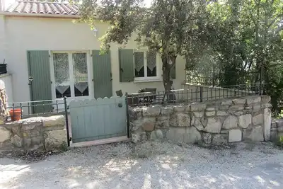 Image de Maison avec terrasse – Nature et tranquillité