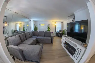 Image de Cozy 3br Home Retreat – Phl Stay w/ Parking, near Airport, WiFi & Ac