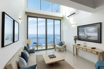 Image de Beachfront Luxury, 3br Duplex, Views, Pool, Dining & Steps to Sand, Galle,