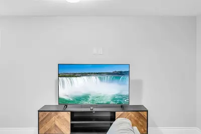 Image de Niagara Falls & Wineries | 3br Modern Home w/ King
