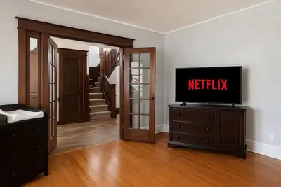 Image de Modern Comfort Mins from the Falls – Spacious & Newly Renovated Home