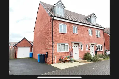Image de Derby Den 4 Bedroom 3 Bathroom Driveway Parking 6 Sleep - 5 min Meteor Shopping