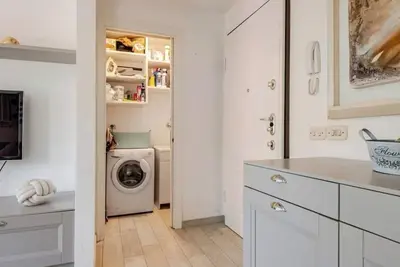Image de Vacation Home Within Walking Distance of the Sea and the Heart of Downtown