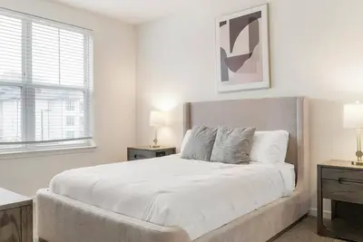 Image de Landing at The Eddy at Riverview - 2 Bedrooms i. . .