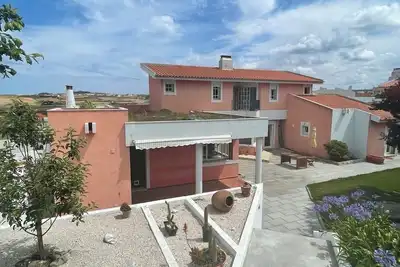 Image de Charming 2-bedroom Villa with Country Views Minutes to Beach