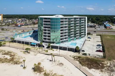 Image de Salty Sands-Cozy 2-bedroom condo with WiFi, fitness room, directly on the beach!