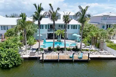Image de The Curated Palm: Book now to secure your summer spot!
