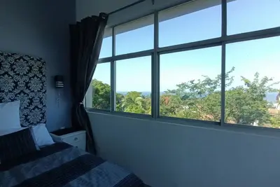 Image de Stunning Sea Views summarize this property!
