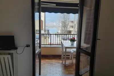 Image de Appartement \"La Terrazza Di Basilio\" avec vue sur le lac, balcon et Wi-Fi