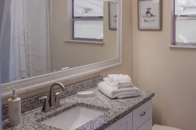 Image de Live Like a Local in Lakeland’s Coziest Bungalow- Foosball, Fountain & Fast WiFi