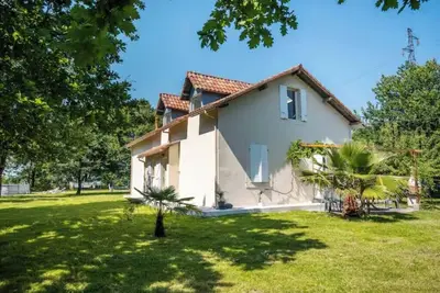 Image de Grand maison de campagne avec piscine et jacuzzi