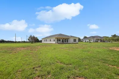Image de Modern Farmhouse in McDade on 3 acres with Backyard Firepit and Fooseball Table!