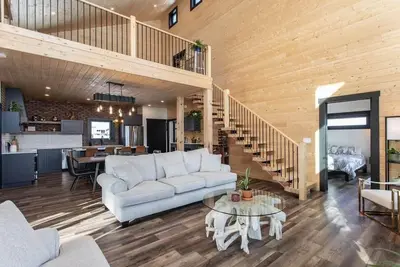Image de Life is better at the Lake with stunning lake views!