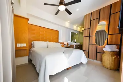 Image de The best view! Fifth floor/one block from the ocean