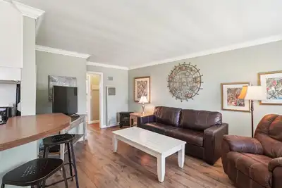 Image de New! 1 Bed Beach Condo #131 by Sunset Shores Condominiums