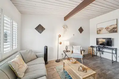 Image de New! Beautiful 1 Bed Beach Condo #224 by Sunset Shores Condominiums