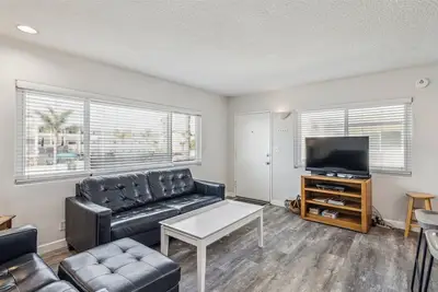 Image de New! Beautiful 2 Bed Beach Condo #201 by Sunset Shores Condominiums