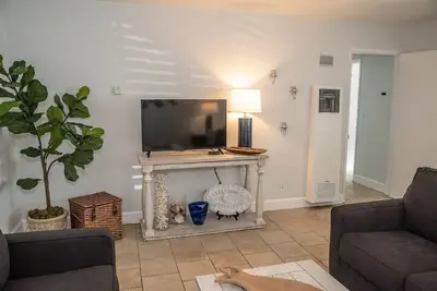 Image de New! 2 Bed Beach Condo #125 by Sunset Shores Condominiums