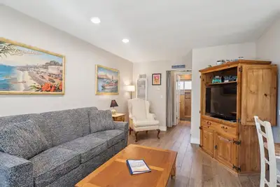 Image de New! Lovely 1 Bed Beach Condo #128 by Sunset Shores Condominiums