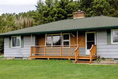 Image de By Lake Vermilion 3 queen beds 2 twin beds 2 bathroom home