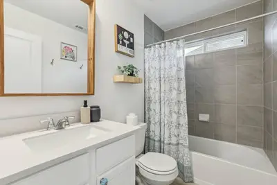 Image de Charming 2 Bedroom - Walking distance to Lake Pflugerville. Serene Views