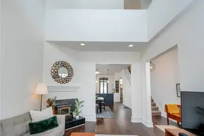 Image de Modern Victorian Home Entire Home Or Private Rooms Available for family or group