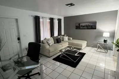 Image de Charming 2-bedroom unit near HardRock with WiFi and Ac